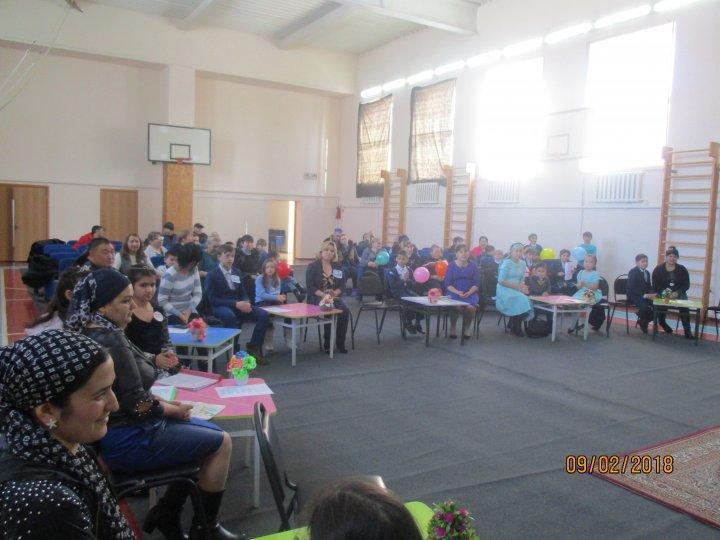 Лермонтов атындағы орта мектепте ата-аналар балаларымен бірге «Үлгілі отбасының ұл-қыздары» атты сайыс ұйымдастыруда.